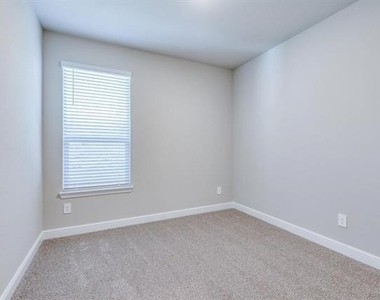 2516 Bellatrix Drive - Photo Thumbnail 14