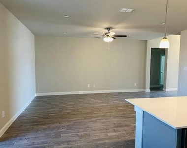 2516 Bellatrix Drive - Photo Thumbnail 5