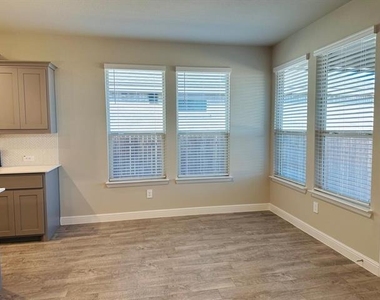 2516 Bellatrix Drive - Photo Thumbnail 7