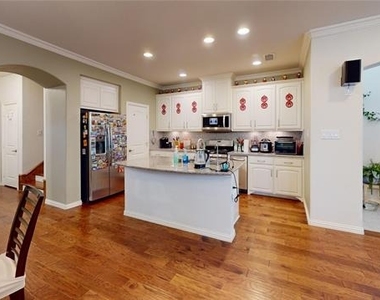 635 Matthew Place - Photo Thumbnail 2