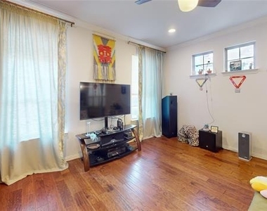 635 Matthew Place - Photo Thumbnail 1