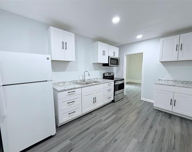 1326 W Sears Street - Photo Thumbnail 11