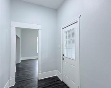 1326 W Sears Street - Photo Thumbnail 3