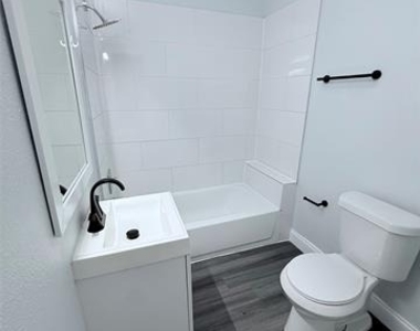 1326 W Sears Street - Photo Thumbnail 15