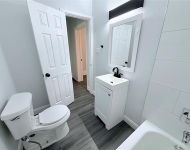 1326 W Sears Street - Photo Thumbnail 16