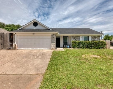 1700 Willow Vale Drive - Photo Thumbnail 3