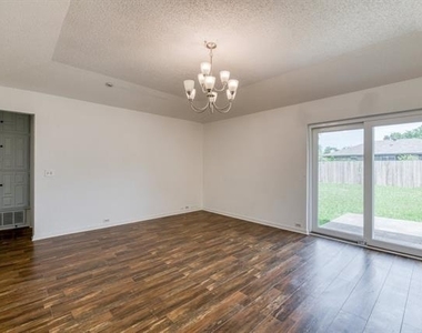 1700 Willow Vale Drive - Photo Thumbnail 6
