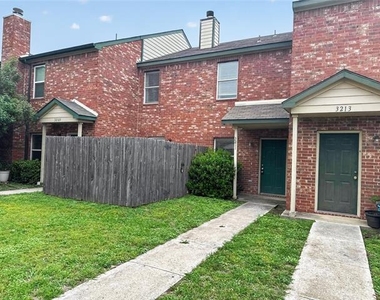 3211 Roundtree Lane - Photo Thumbnail 1