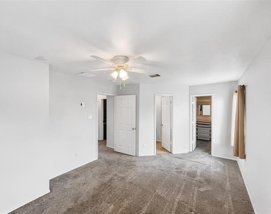 3211 Roundtree Lane - Photo Thumbnail 8