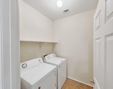 3211 Roundtree Lane - Photo Thumbnail 18