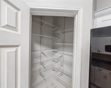 3211 Roundtree Lane - Photo Thumbnail 5