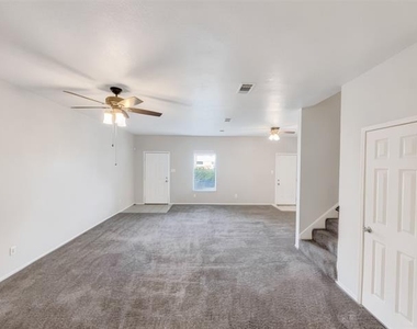 3211 Roundtree Lane - Photo Thumbnail 17