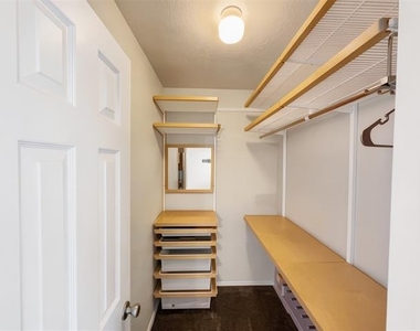 3211 Roundtree Lane - Photo Thumbnail 20