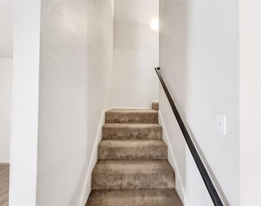 3211 Roundtree Lane - Photo Thumbnail 10