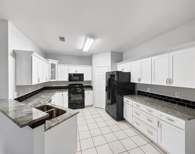3211 Roundtree Lane - Photo Thumbnail 14