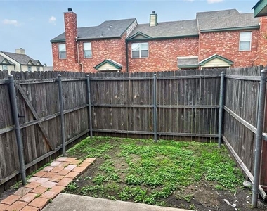 3211 Roundtree Lane - Photo Thumbnail 24