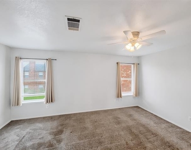 3211 Roundtree Lane - Photo Thumbnail 15