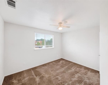 3211 Roundtree Lane - Photo Thumbnail 13