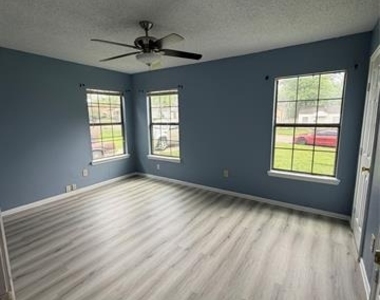 1227 W Avenue Avenue E - Photo Thumbnail 1
