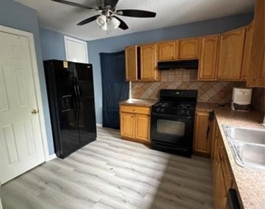 1227 W Avenue Avenue E - Photo Thumbnail 5