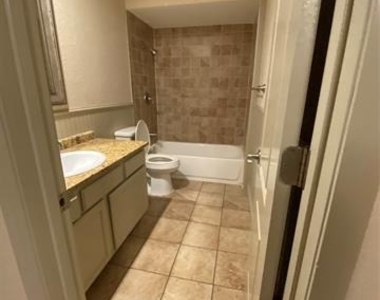 10151 Camelot Drive - Photo Thumbnail 5