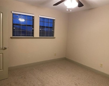 10151 Camelot Drive - Photo Thumbnail 3