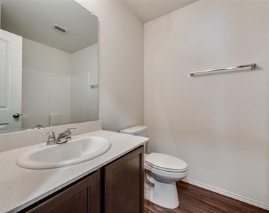 305 Falling Star Drive - Photo Thumbnail 15