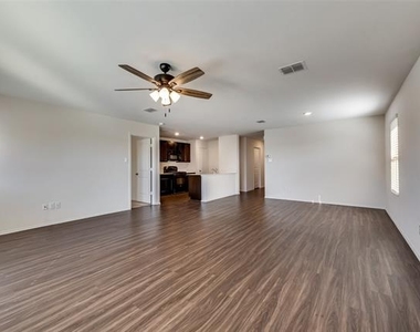305 Falling Star Drive - Photo Thumbnail 6