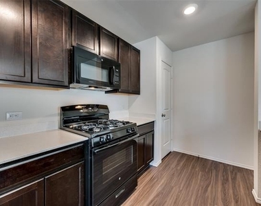 305 Falling Star Drive - Photo Thumbnail 10