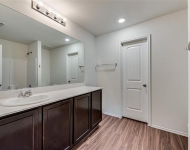 305 Falling Star Drive - Photo Thumbnail 22