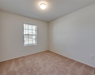 305 Falling Star Drive - Photo Thumbnail 14