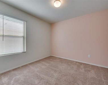 305 Falling Star Drive - Photo Thumbnail 16
