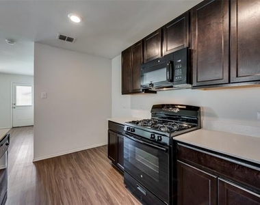 305 Falling Star Drive - Photo Thumbnail 12