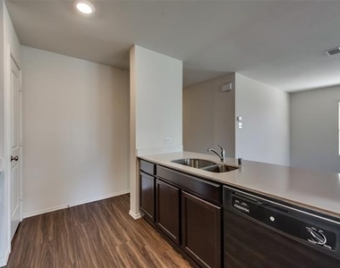 305 Falling Star Drive - Photo Thumbnail 11