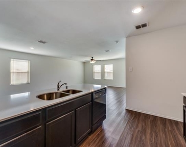 305 Falling Star Drive - Photo Thumbnail 13