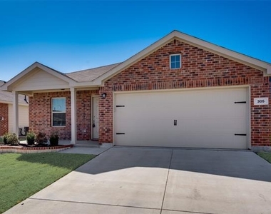 305 Falling Star Drive - Photo Thumbnail 4