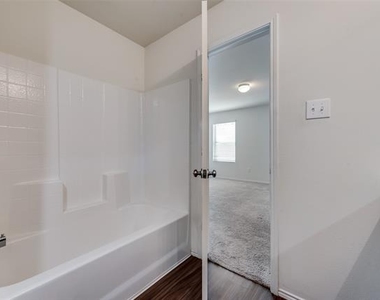 305 Falling Star Drive - Photo Thumbnail 23