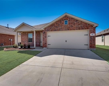 305 Falling Star Drive - Photo Thumbnail 3