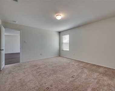 305 Falling Star Drive - Photo Thumbnail 21