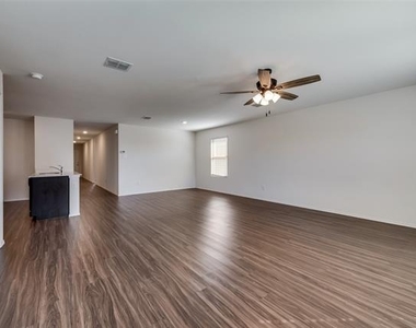 305 Falling Star Drive - Photo Thumbnail 8