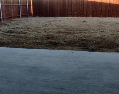 308 Youngblood Lane - Photo Thumbnail 8
