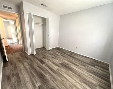5620 Pearce Street - Photo Thumbnail 10