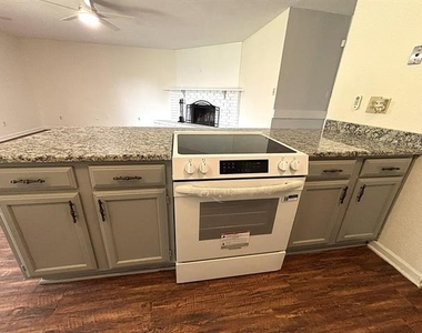 5620 Pearce Street - Photo Thumbnail 4