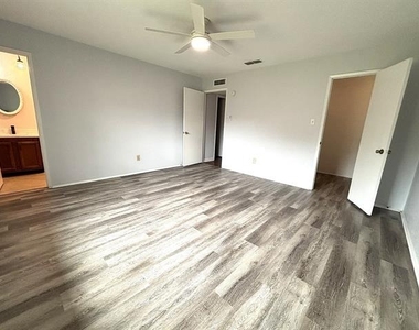 5620 Pearce Street - Photo Thumbnail 16