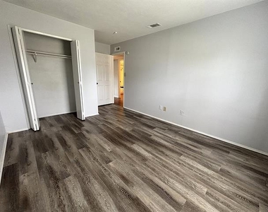 5620 Pearce Street - Photo Thumbnail 11