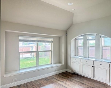 1009 Tree Shadow Lane - Photo Thumbnail 4