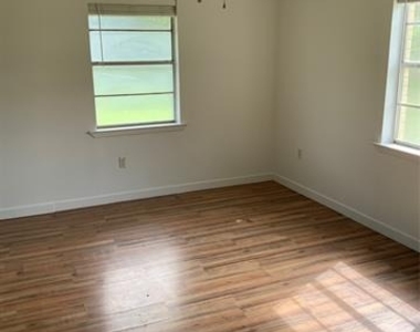 147 Hillcrest Street - Photo Thumbnail 8