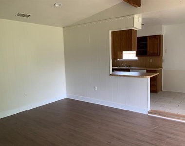 147 Hillcrest Street - Photo Thumbnail 1