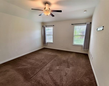 213 Cedar Canyon Drive - Photo Thumbnail 4