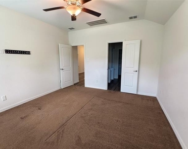 213 Cedar Canyon Drive - Photo Thumbnail 3